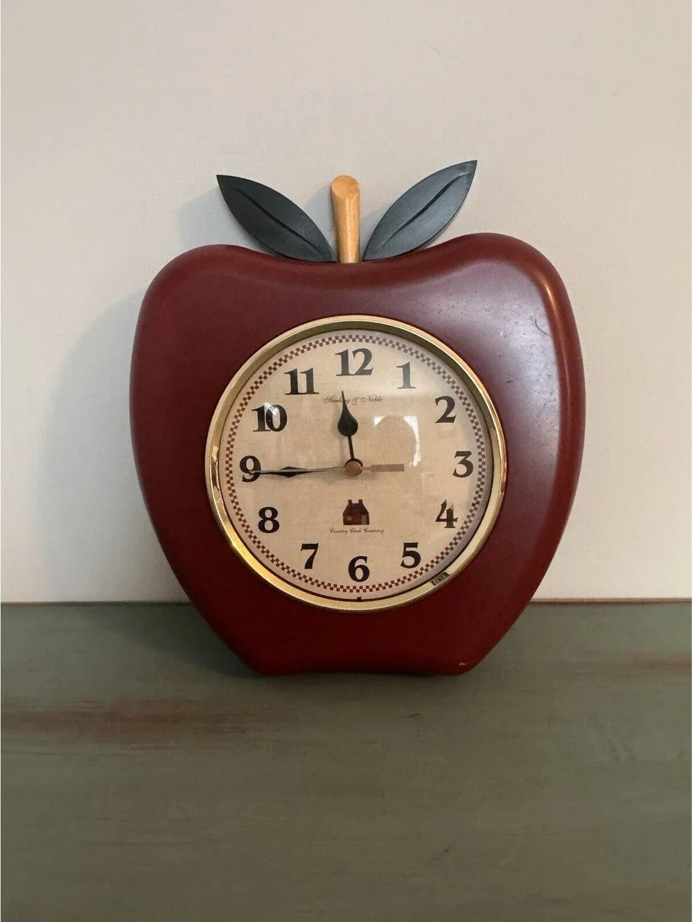 Sterling & Noble Country Clock Co Working Apple Shaped Clock